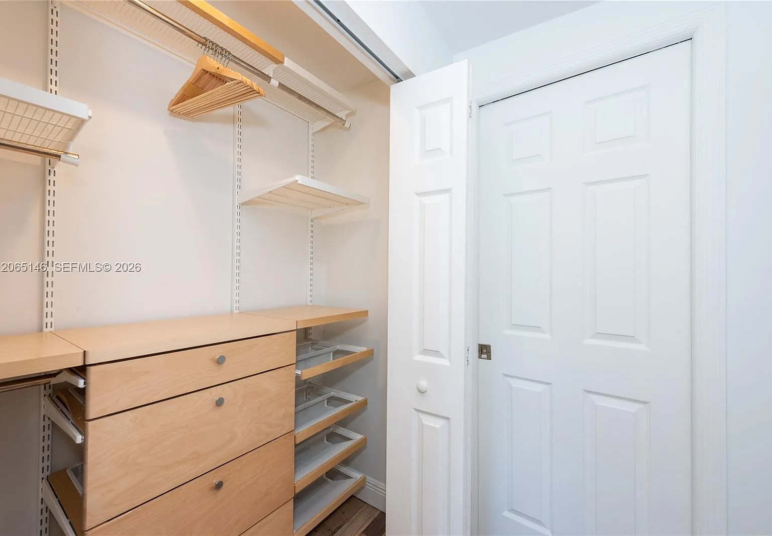 3 bed, 3.0 bath, $6,000 — Photo 4