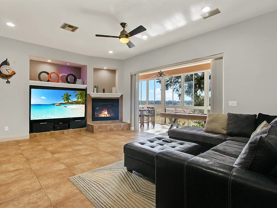 1120 Linkside Ct