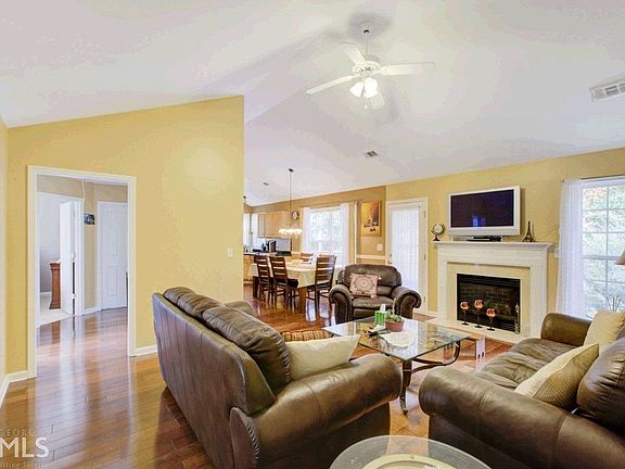 3rd image of 415 Lynn Katie Ct
