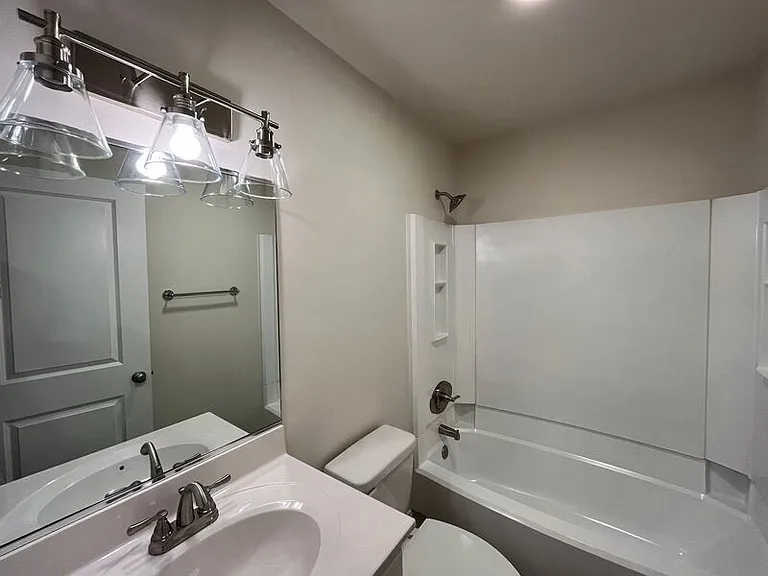 212 N Peartree Ln #E — Photo 10