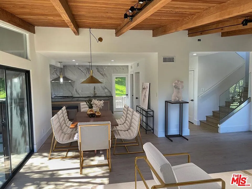 4 bed, 4.0 bath, 2704 sqft, $12,900 — Photo 4