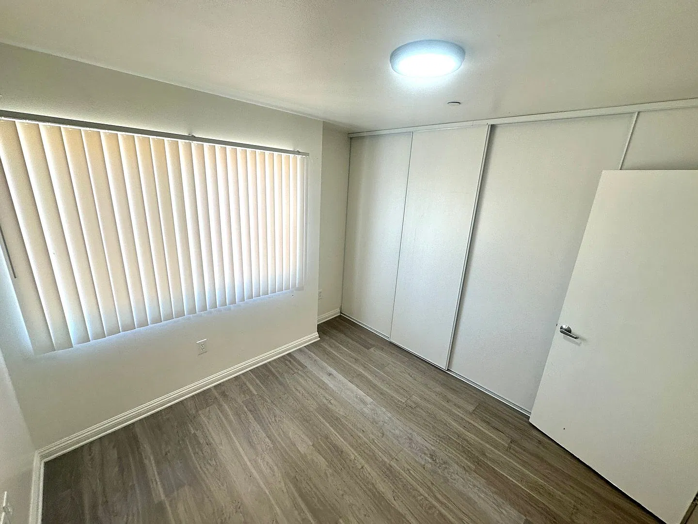 6808 S Hoover St. — Photo 3