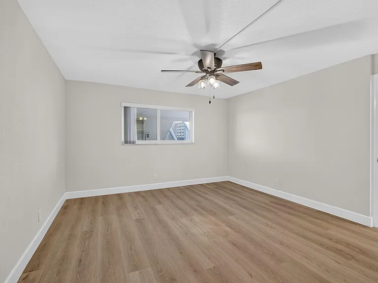 52 Yacht Club Dr #305 — Photo 33