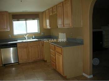 3rd image of 5120 Overland Ave