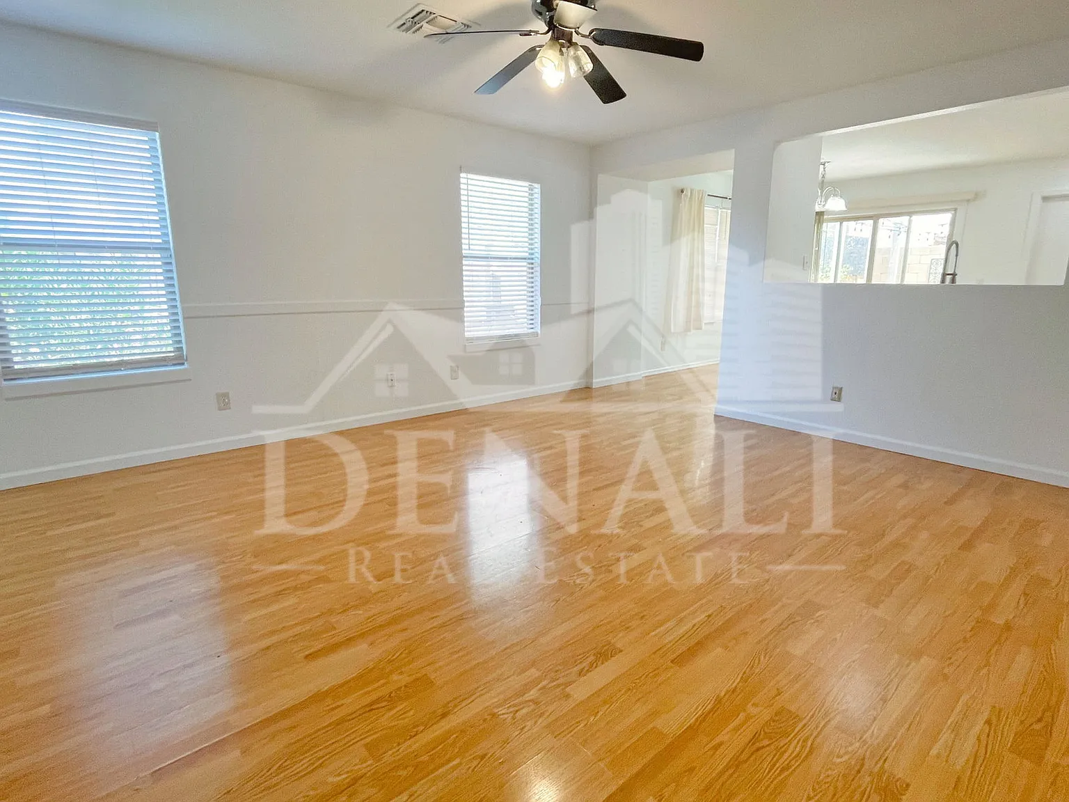 3 bed, 2.0 bath, 1373 sqft, $2,095 — Photo 3