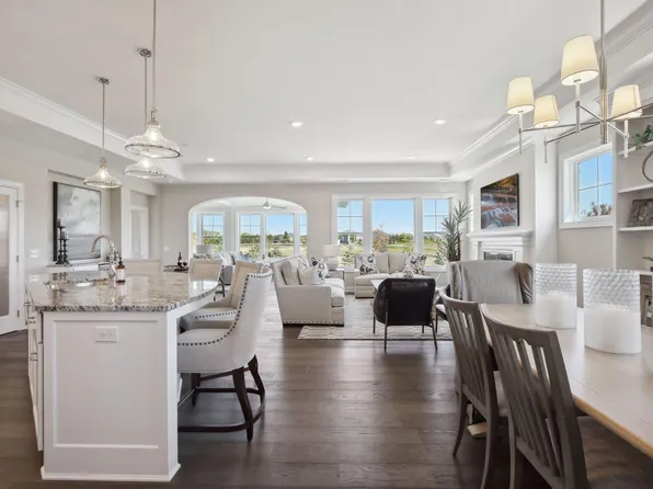 6230 Bluebell Ln, Chaska, MN 55318