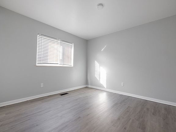 4th image of 1037 Binns Blvd APT B