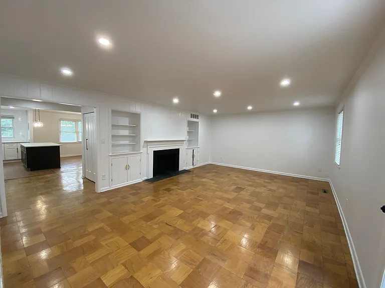 Melrose Apartments — Photo 5