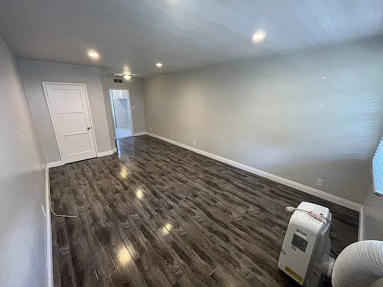 Oakhurst Apartments — Photo 20