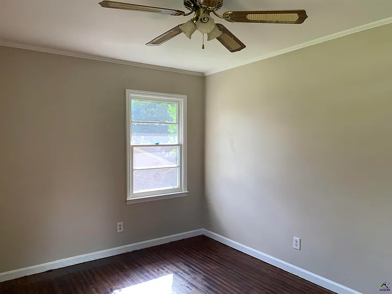 3240 Commodore Dr — Photo 15