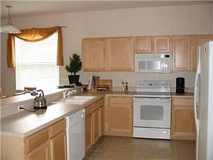 HR4P524HC-kitchen-area