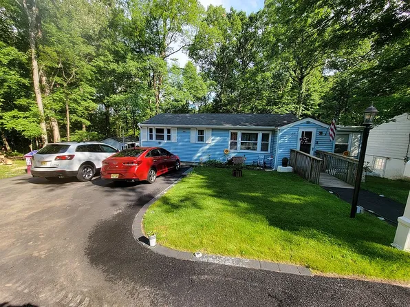 65 Upper Lake Dr, Wantage, NJ 07461