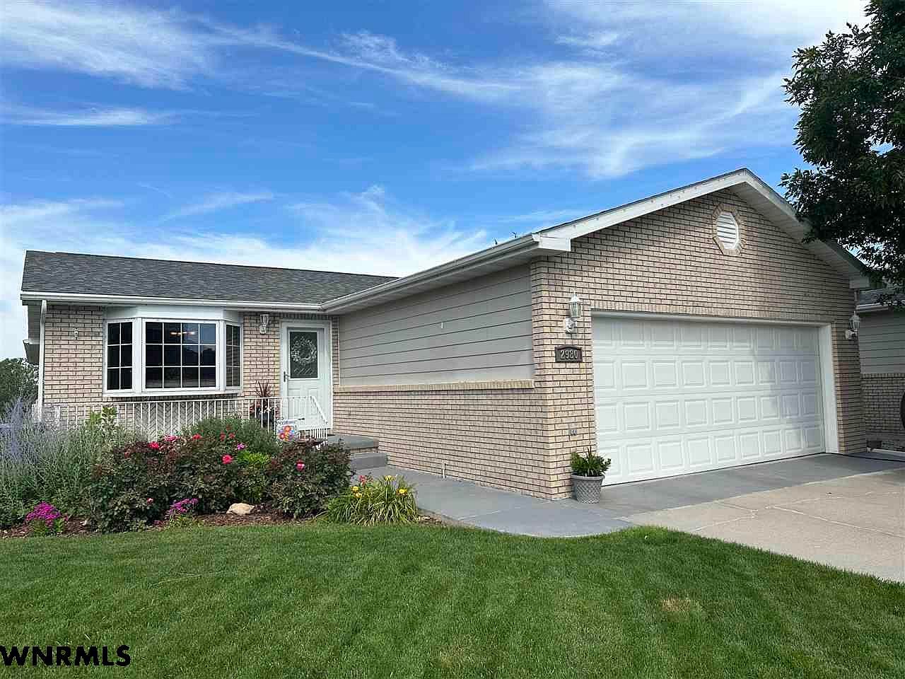 2980 Monument Shadows