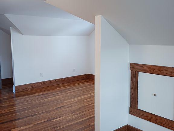 5th image of 122 W Wendell St #3