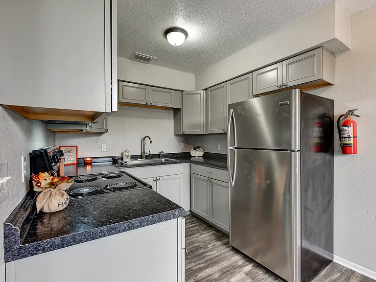2050 S Saunders St — Photo 15