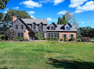 2 Carriage Ln, Lemont, IL 60439