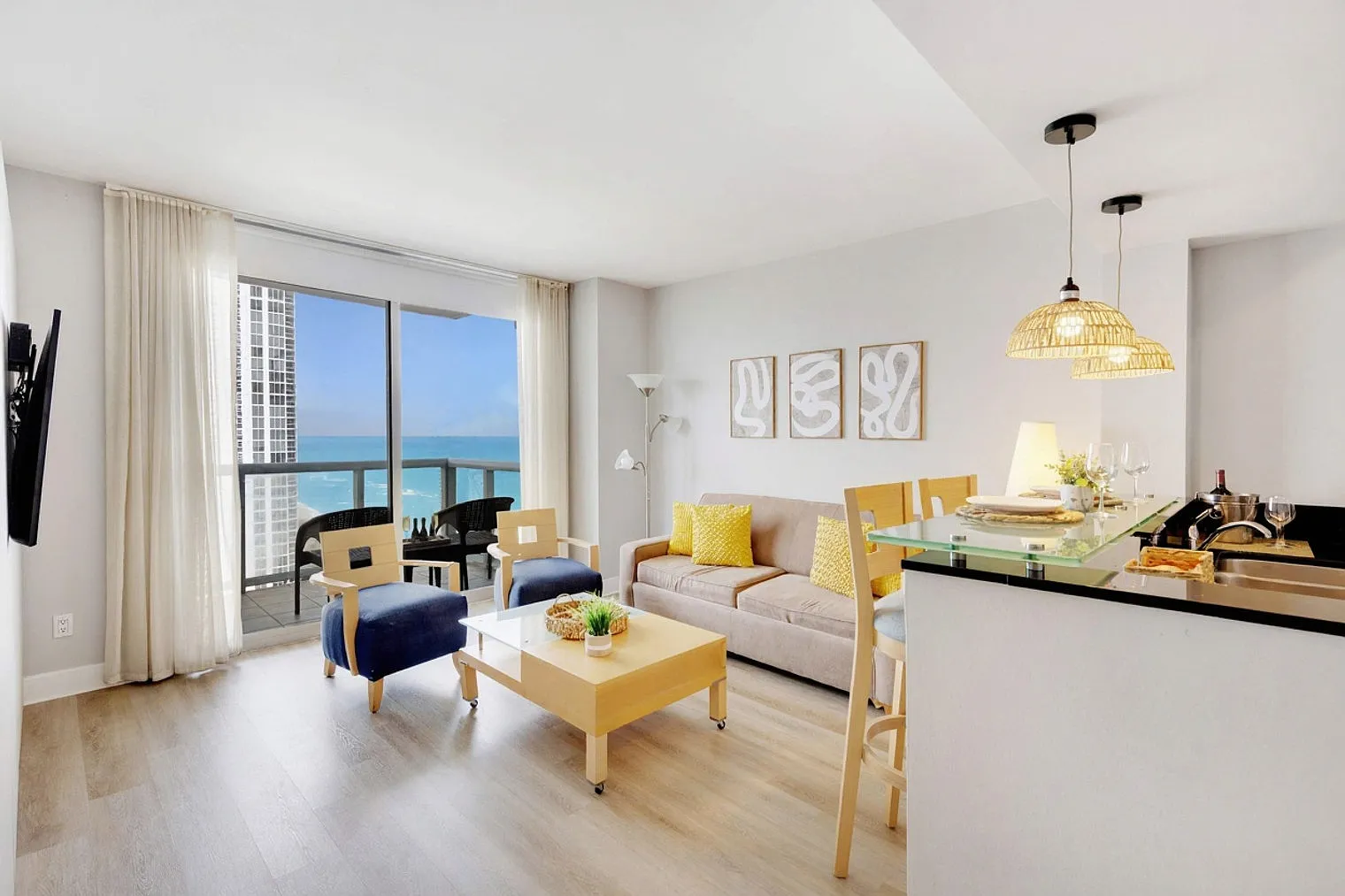 1 bed, 1.0 bath, 699 sqft, $3,874 — Photo 4