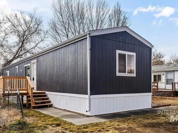 215 Dawn Dr, Mountain Home, ID 83647