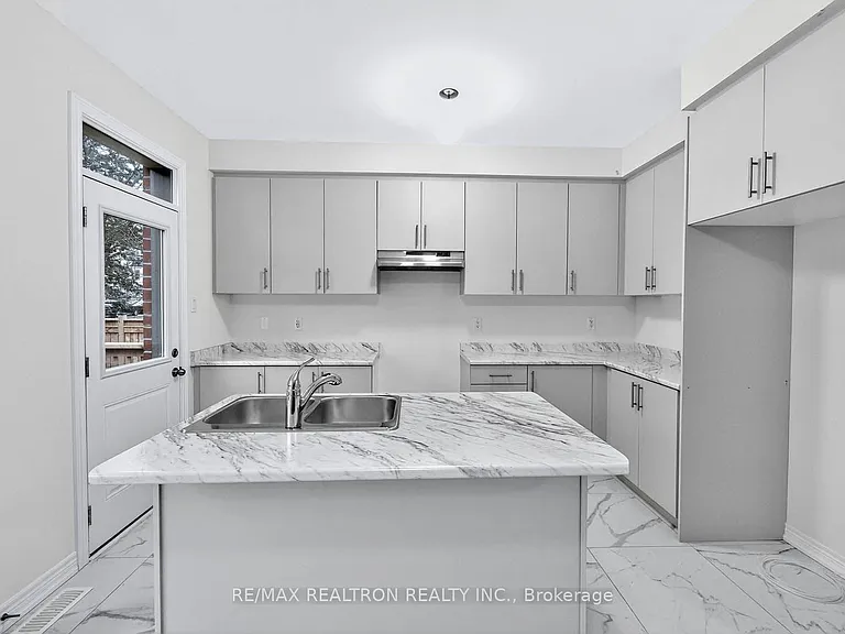 1 Wakefield Blvd — Photo 17