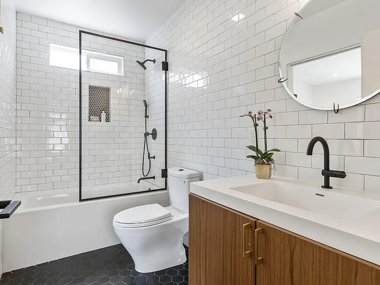Full bathroom