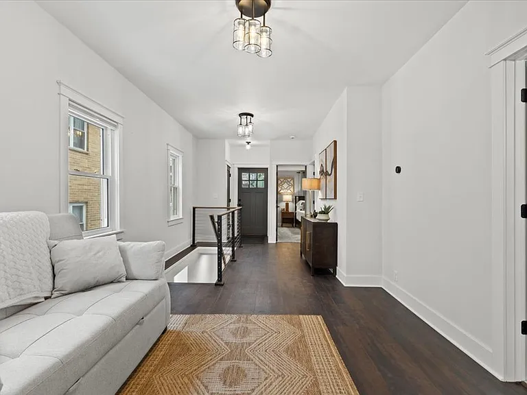 1608 N Astor St — Photo 9