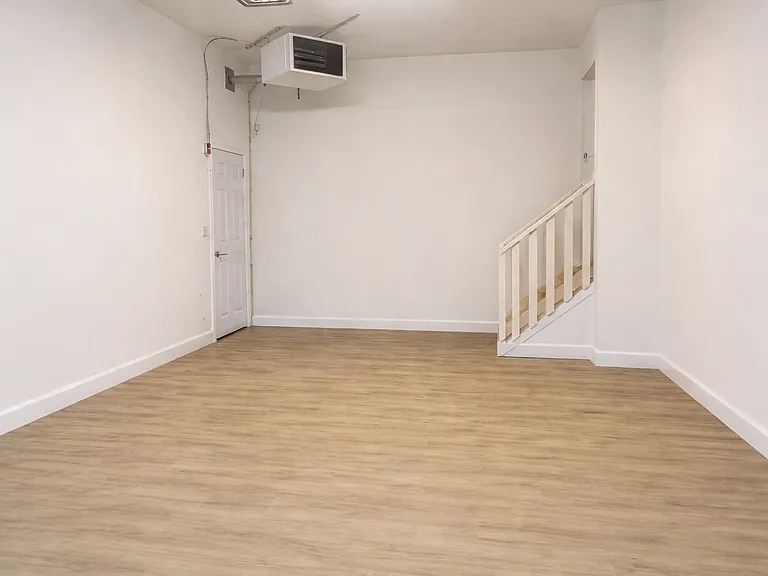 146 Palliser Ct — Photo 2