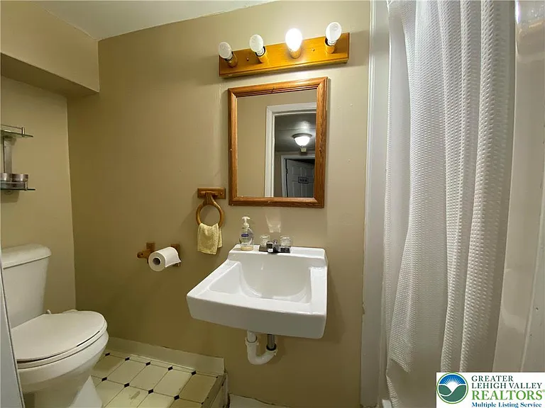1656 Angela Dr — Photo 18