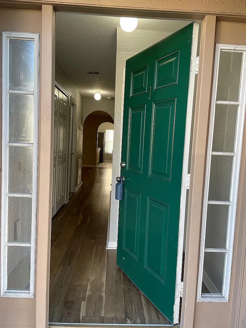 3 bed, 2.5 bath, 1670 sqft, $2,100 — Photo 2