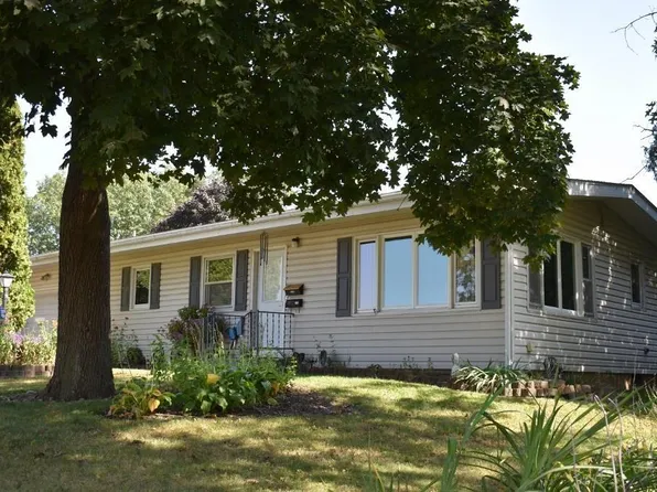 919 1st Ave SE, Oelwein, IA 50662