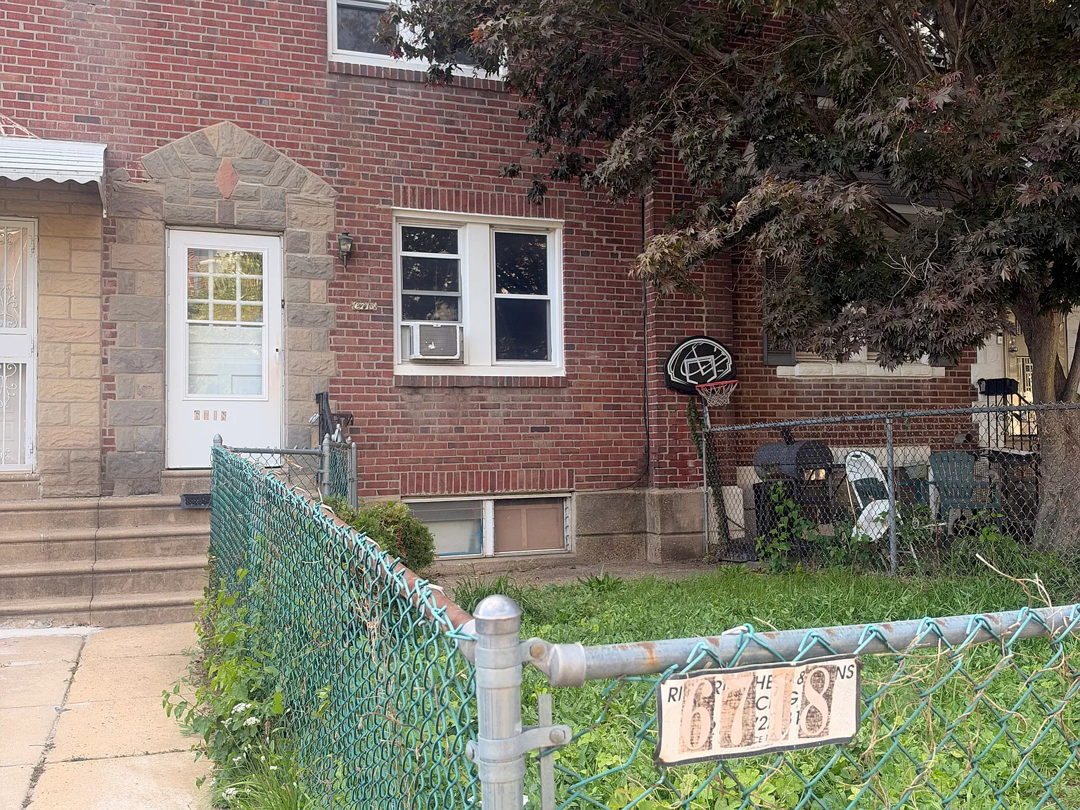 3 bed, 1092 sqft, $1,900 — Photo 1