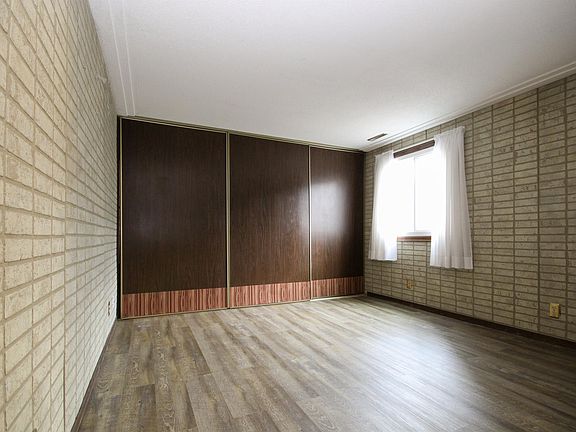 4th image of 170 Wentworth Ave W APT B