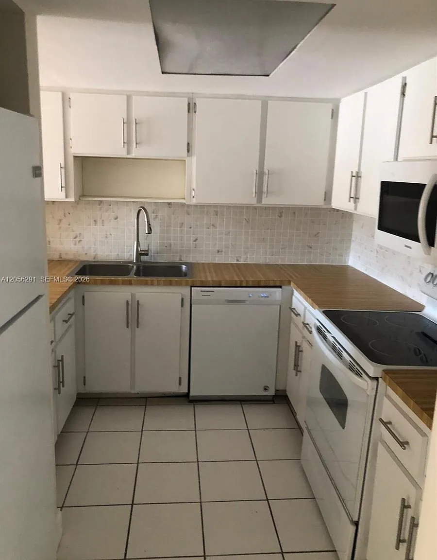 Coral Gate West Condo — Photo 4