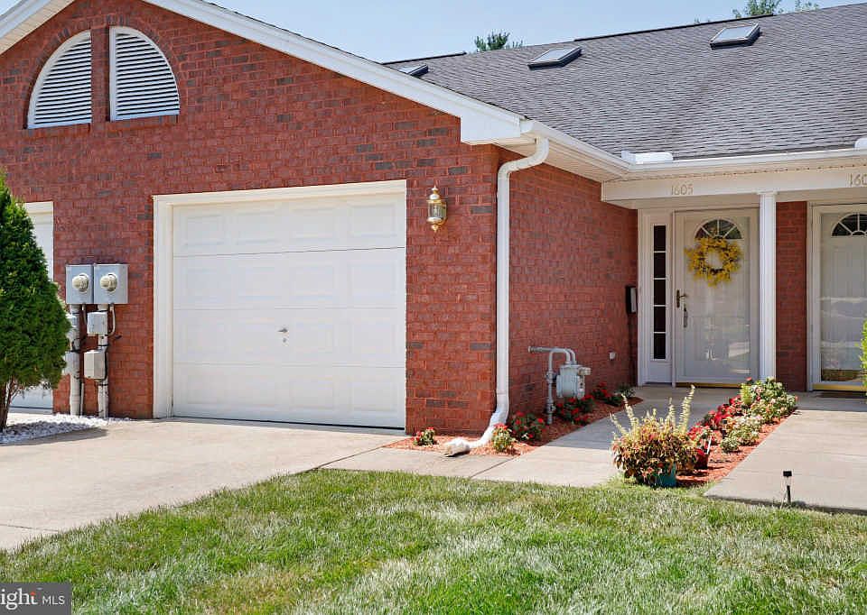 1st image of 1605 Langley Dr