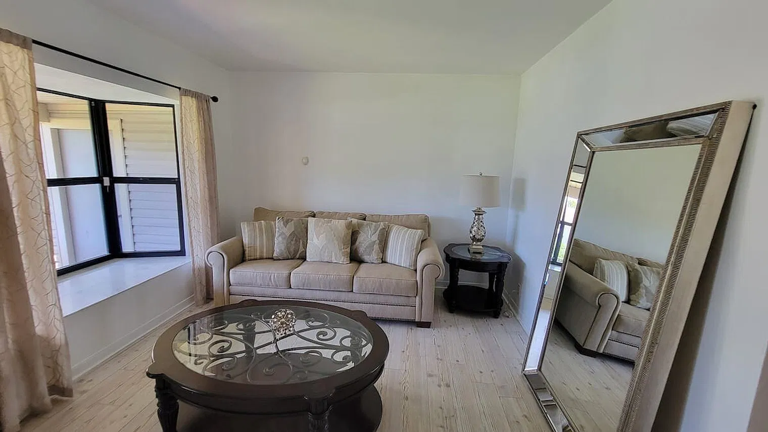 3 bed, 2.0 bath, $7,564 — Photo 4