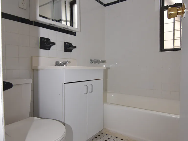 20 Laurel Hill Ter #4C — Photo 7