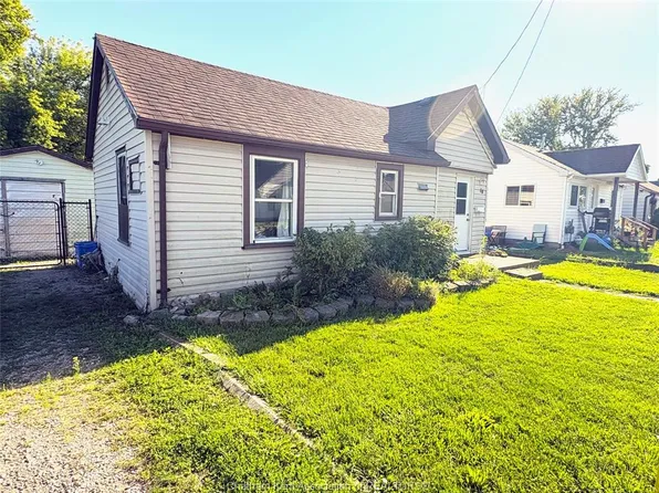 16 Wills St, Chatham Kent, ON N8A 1B2