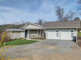 220 Holland Rd, Brasstown, NC 28902