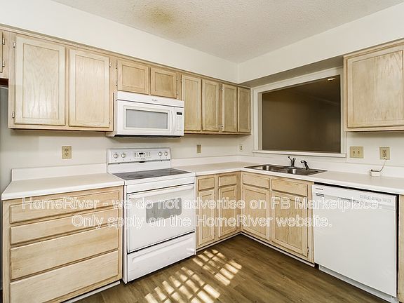 5th image of 2630 Ingleside Dr #1C