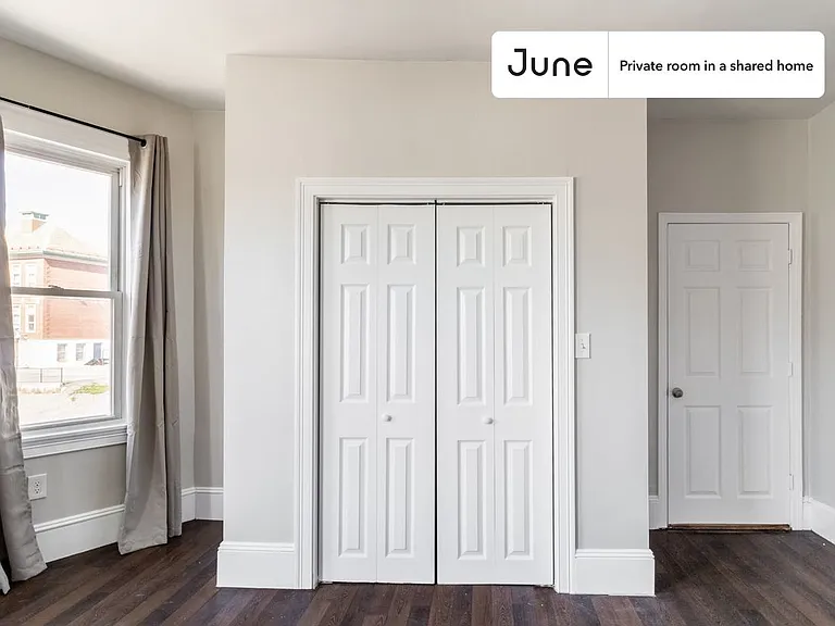 16 Glenway St #B — Photo 5