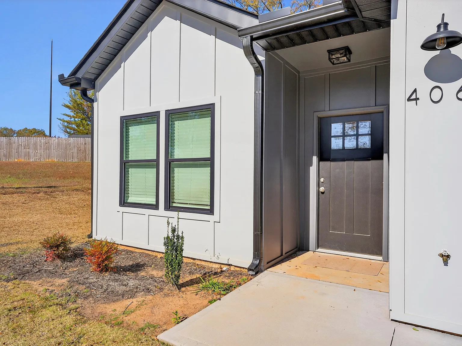 3 bed, 1400 sqft, $1,700 — Photo 2