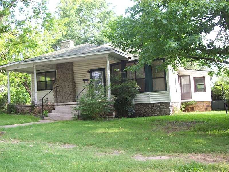 2nd image of 402 W Ave E