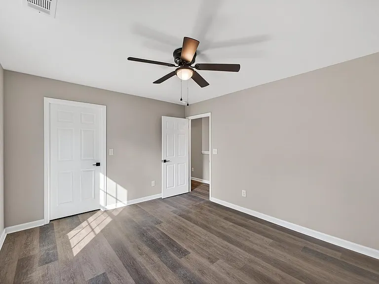 Tanglewood Dr — Photo 20
