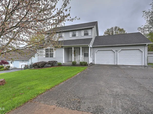 3700 Deepwood Dr, Johnson City, TN 37601