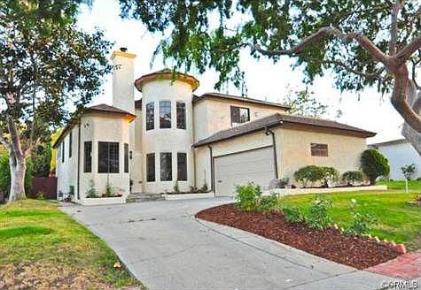 214 Via Alameda welcomes you!