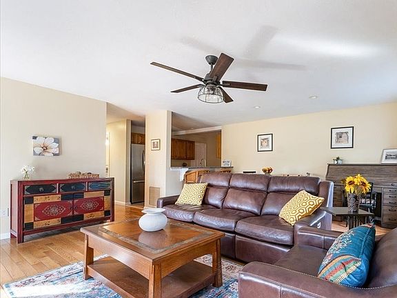 4th image of 2 Hobart Ln Unit 2