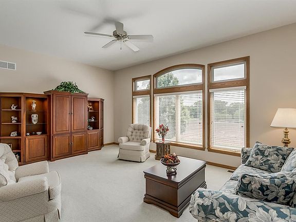 3rd image of 532 N Fiddlers Creek St