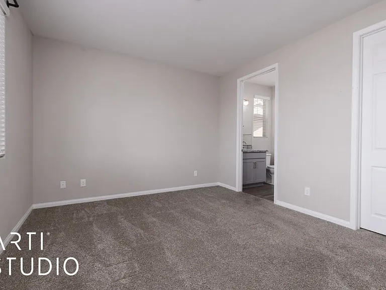 122 Parliament Point — Photo 12