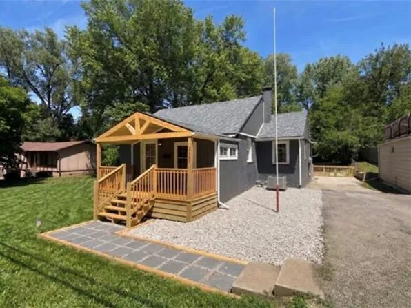 2701 Karnes Rd, Saint Joseph, MO 64505