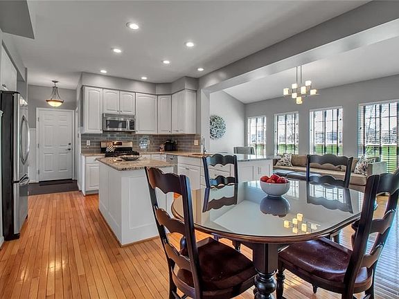 4th image of 5822 Bradford Ct
