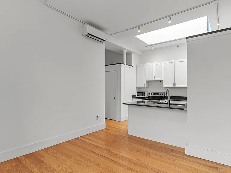 133 Mathewson St #302 — Photo 14